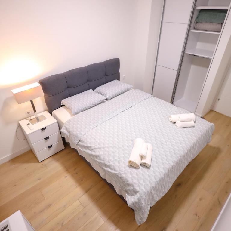 River - One-Bedroom Apartment - 15