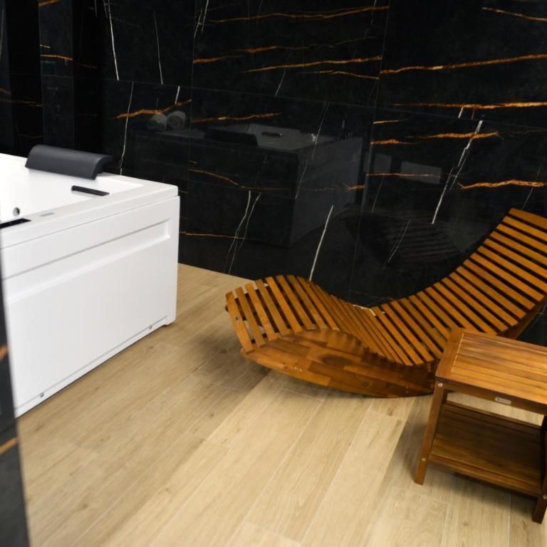 HT Room Spa & Suite - Camera Queen con Vasca Idromassaggio - 6
