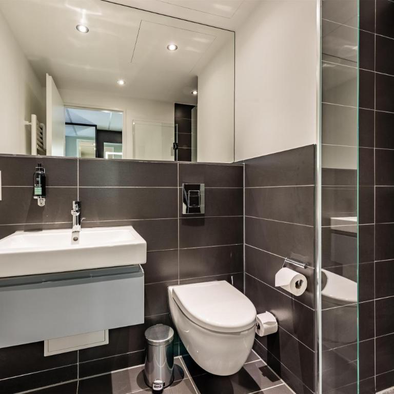 Premier Inn München City Schwabing - Habitación Doble Estándar - 7