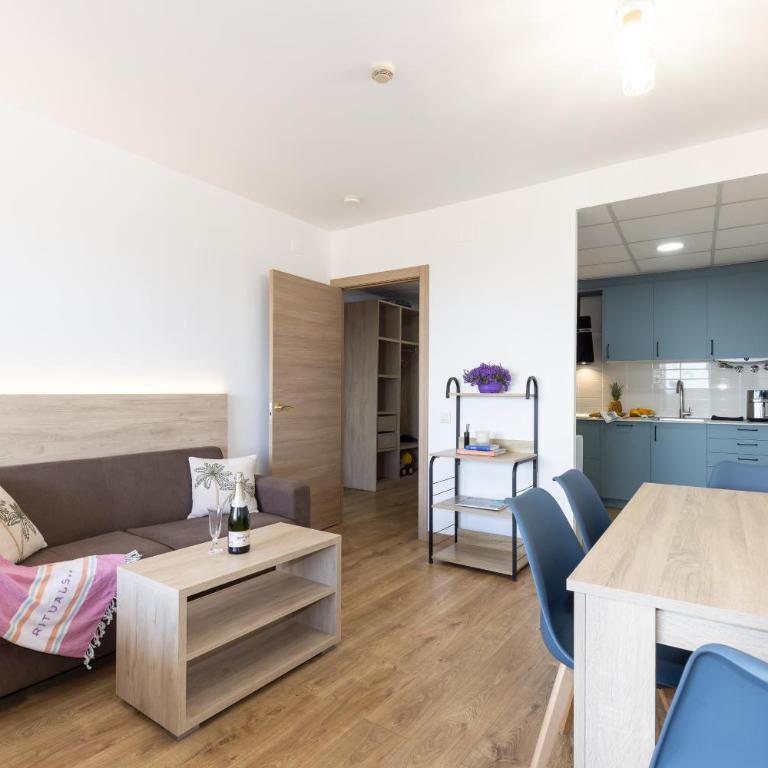 Sea View Apartment, spacious and renovated, 10 minutes to the beach, pool - Apartamento de 1 dormitorio con balcón y vistas al mar - 14