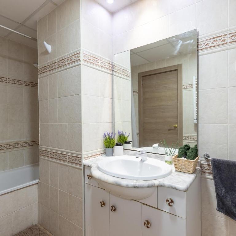 Sea View Apartment, spacious and renovated, 10 minutes to the beach, pool - Apartamento de 1 dormitorio con balcón y vistas al mar - 33