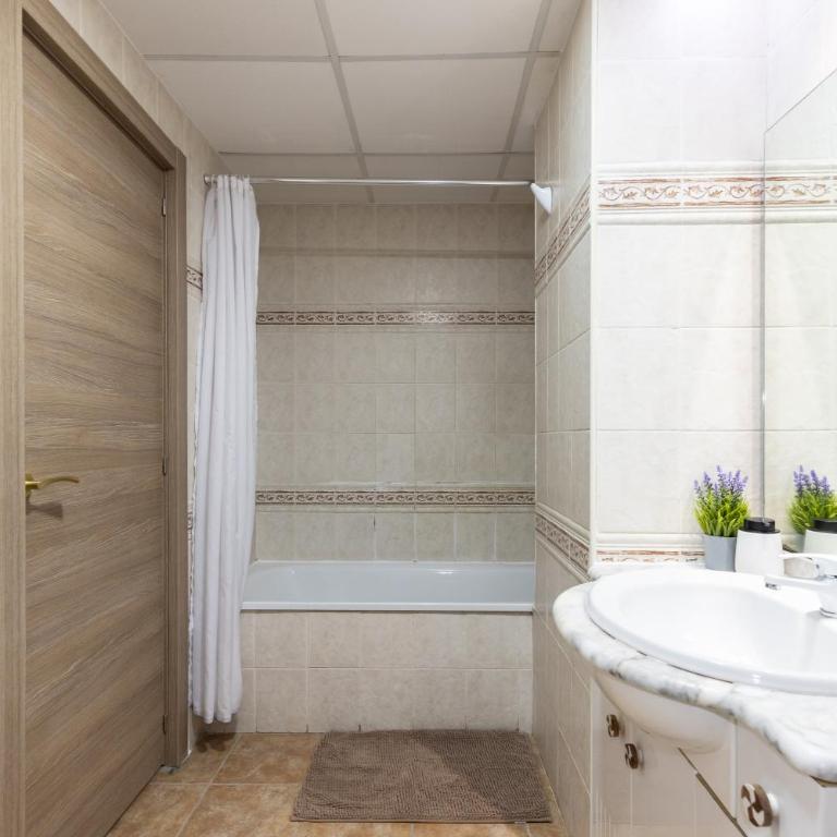 Sea View Apartment, spacious and renovated, 10 minutes to the beach, pool - Apartamento de 1 dormitorio con balcón y vistas al mar - 32
