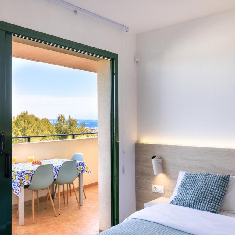 Sea View Apartment, spacious and renovated, 10 minutes to the beach, pool - Apartamento de 1 dormitorio con balcón y vistas al mar - 3