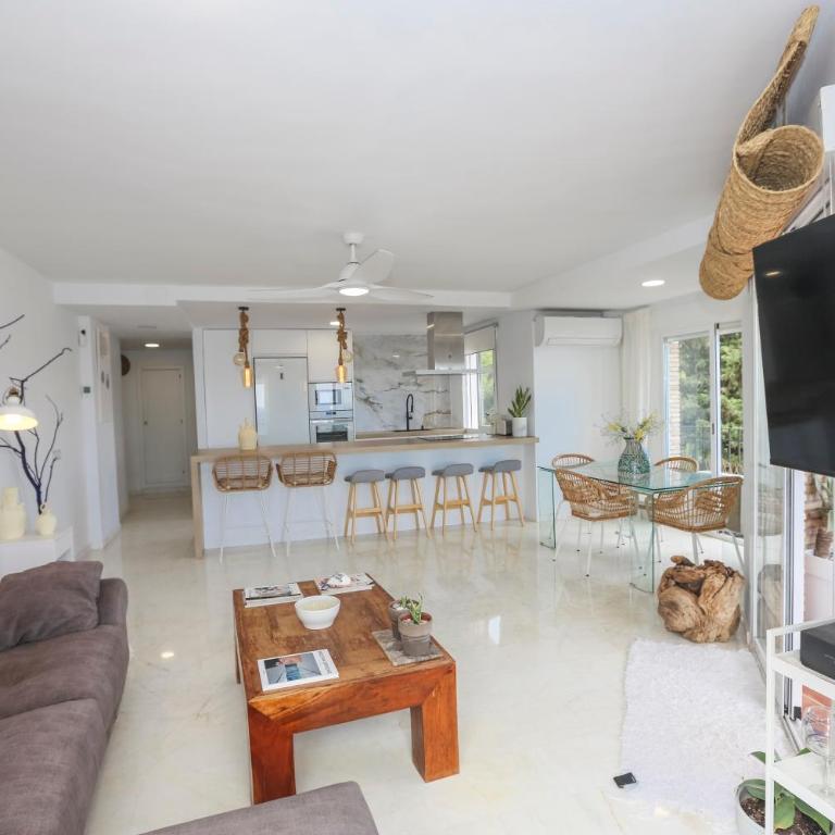 Vista Marina del Este - Two-Bedroom Apartment - 8