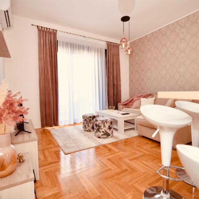 Pčelica Apartments - Apartman s 1 Spavaćom Sobom i Balkonom - 3