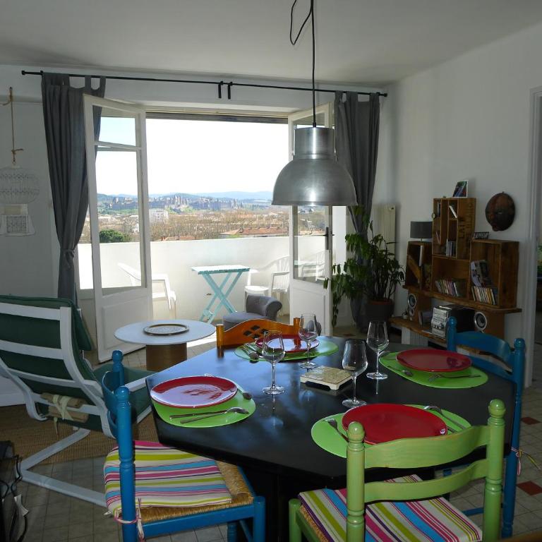 Un balcon sur la Cité médiévale, appartement deux chambres, calme et lumineux - Apartment mit 2 Schlafzimmern - 4