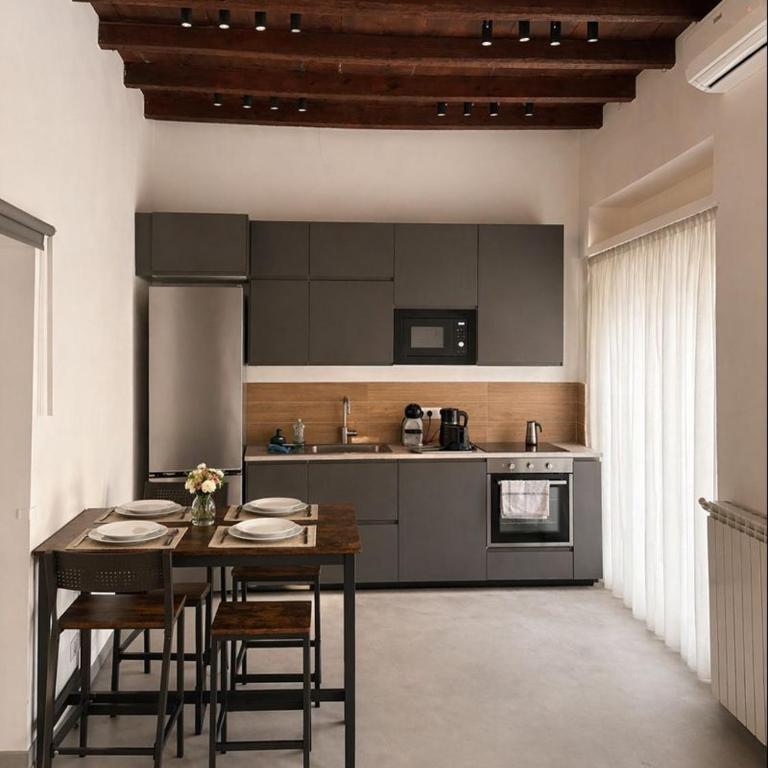Borgovico Modern Romantic Como Central Apt - One-Bedroom Apartment - 2