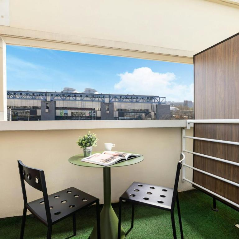 Moxy Paris La Villette - Chambre Lit Queen-Size Suprême avec Balcon - 3