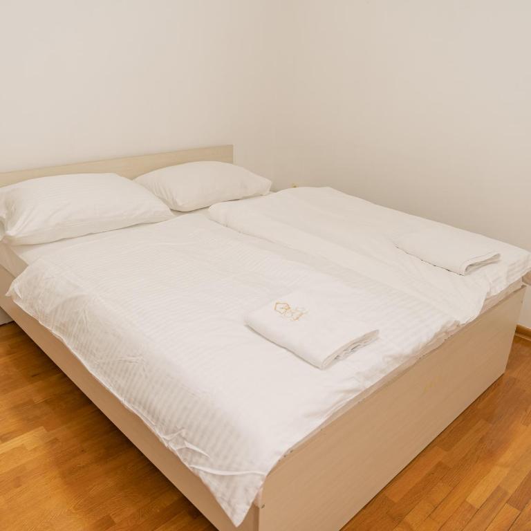 TORO Orca apartments - Three-Bedroom Apartment - 3