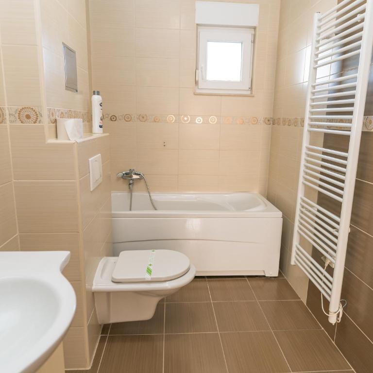 TORO Orca apartments - Three-Bedroom Apartment - 8
