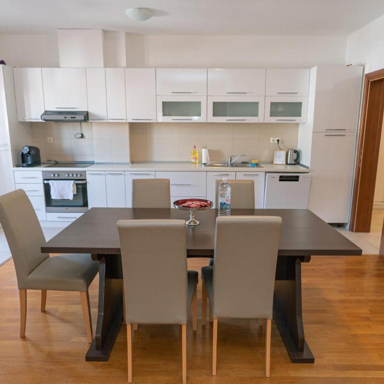 TORO Orca apartments - Three-Bedroom Apartment - 12