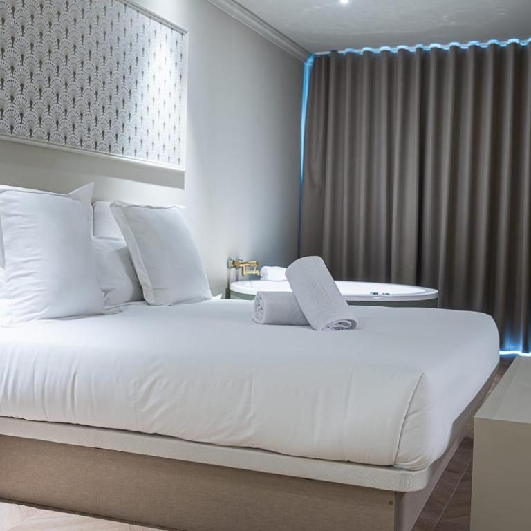 AT Boutique Alma - Deluxe Double Room with Balcony - 21
