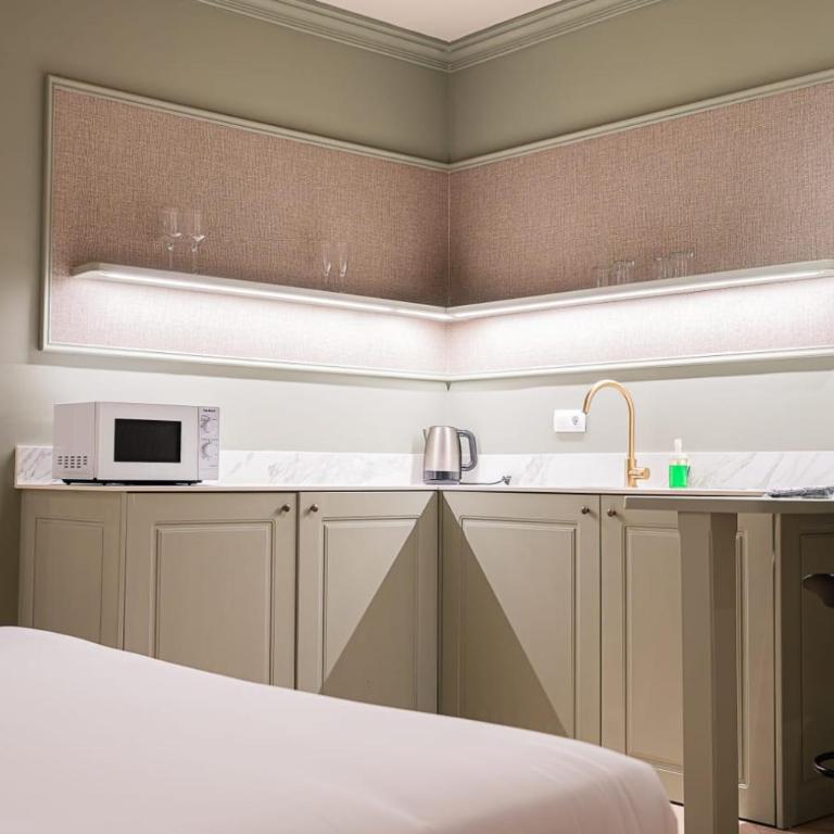 AT Boutique Alma - Double Room with Balcony - 18