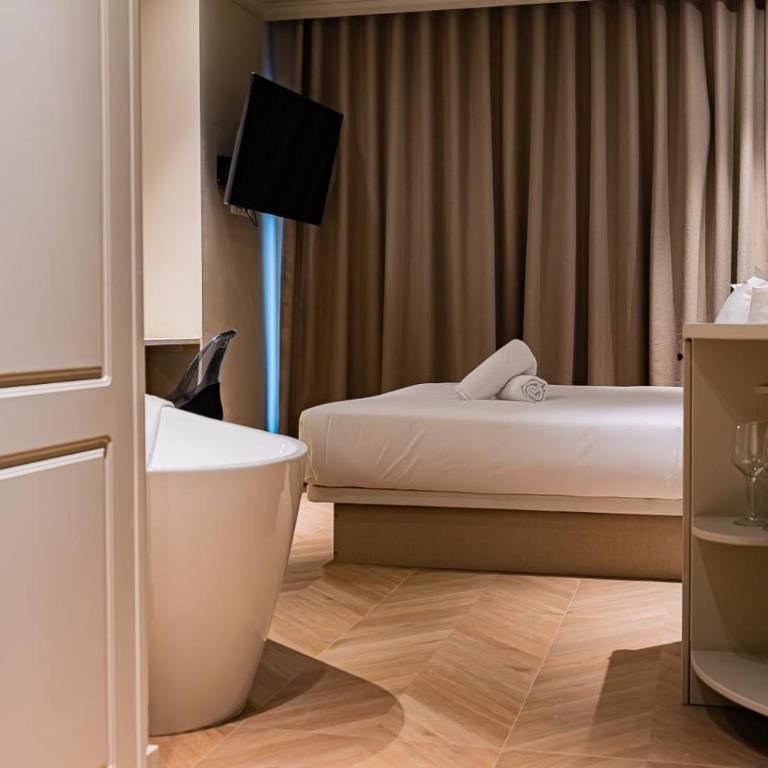 AT Boutique Alma - Deluxe Double Room - 9