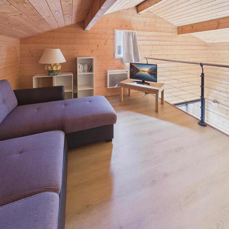 Chalet 700m de la mer, ideal 2 adultes 2 enfants - Chalet - 9