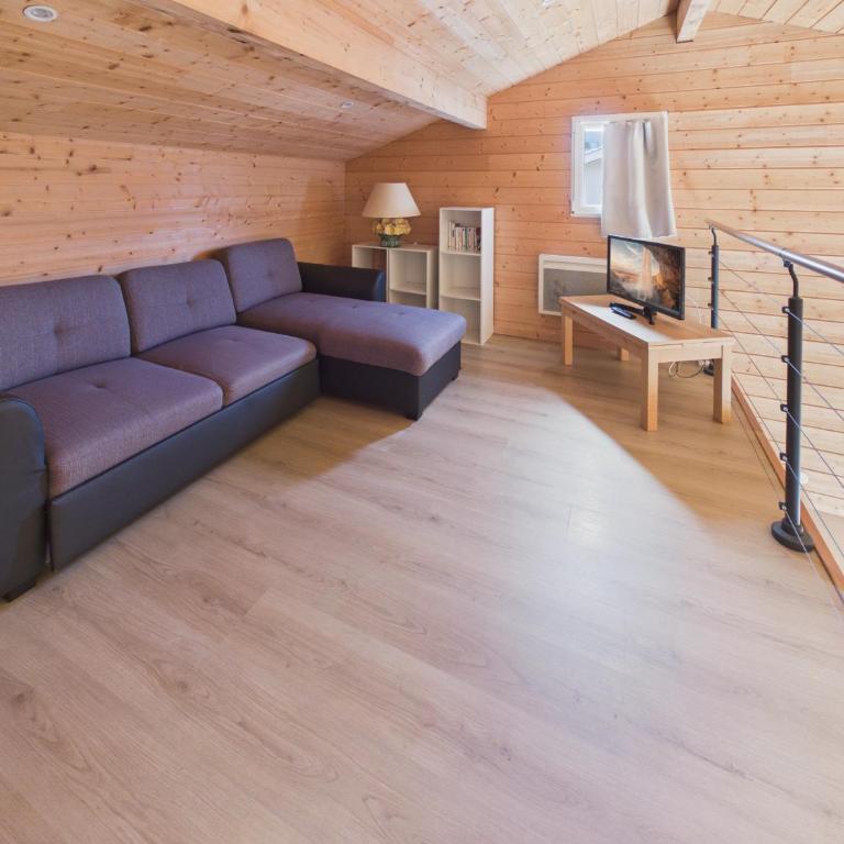 Chalet 700m de la mer, ideal 2 adultes 2 enfants - Chalet - 2