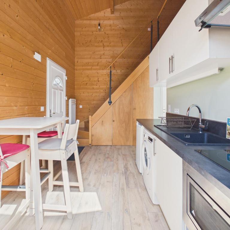 Chalet 700m de la mer, ideal 2 adultes 2 enfants - Chalet - 12