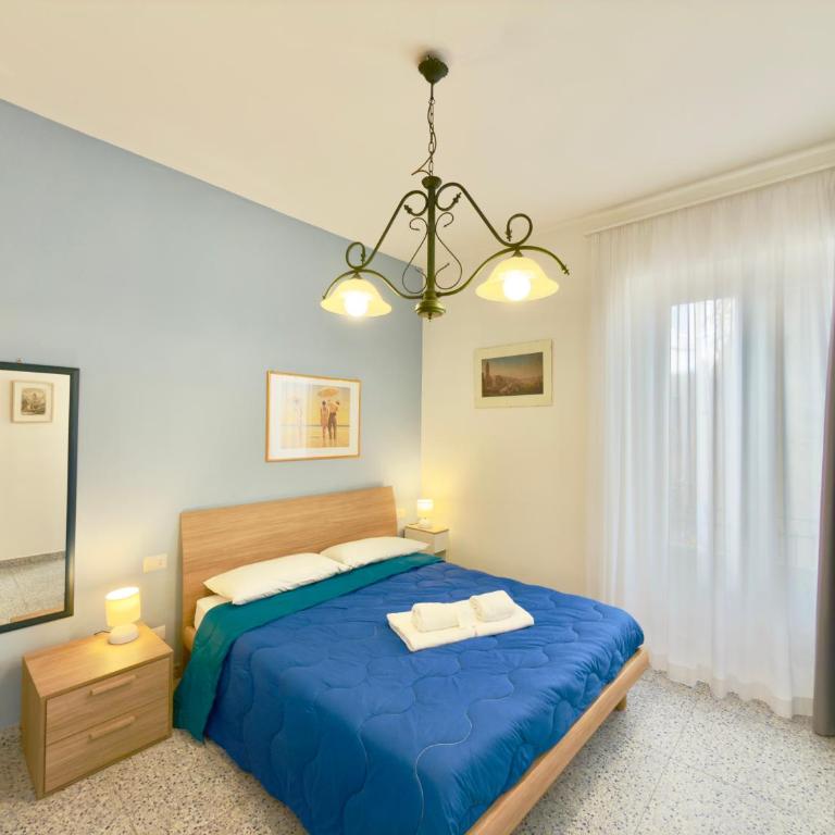 VICO 11 Gaeta - UN LETTO IDEALE - Camera Matrimoniale - 2