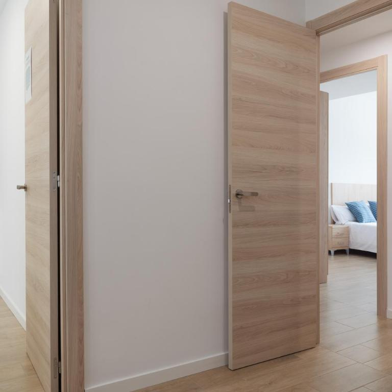 LETS HOLIDAYS Wake Up by the Sea in Victoria apartment 1 - Apartamento - 16