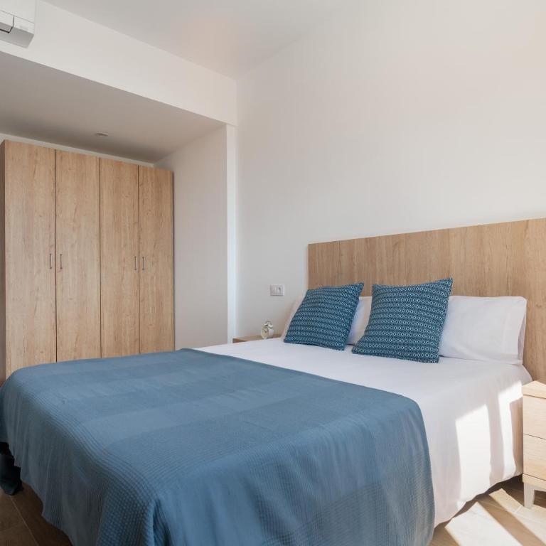 LETS HOLIDAYS Wake Up by the Sea in Victoria apartment 1 - Apartamento - 5