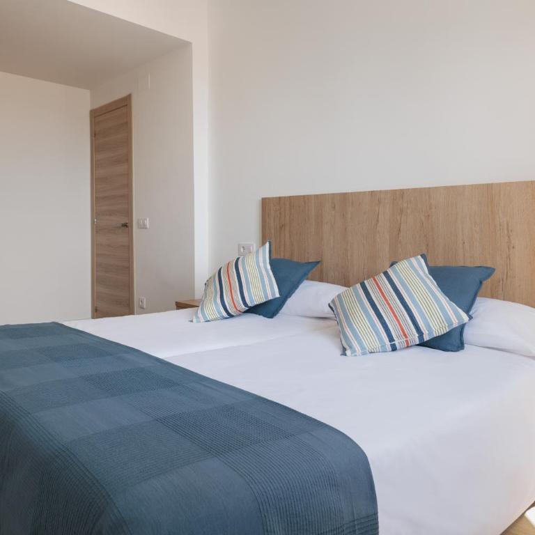 LETS HOLIDAYS Wake Up by the Sea in Victoria apartment 1 - Apartamento - 15