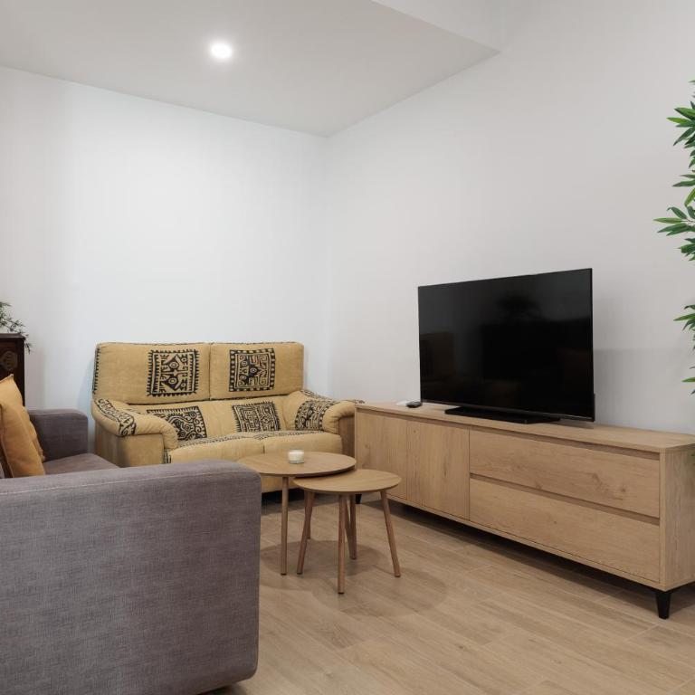 LETS HOLIDAYS Wake Up by the Sea in Victoria apartment 1 - Apartamento - 23