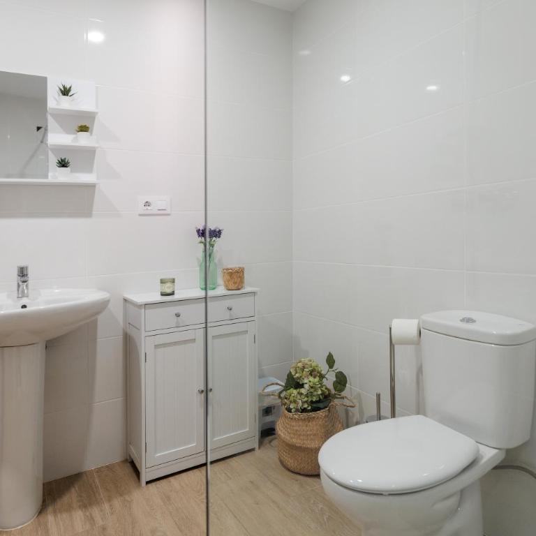 LETS HOLIDAYS Wake Up by the Sea in Victoria apartment 1 - Apartamento - 11