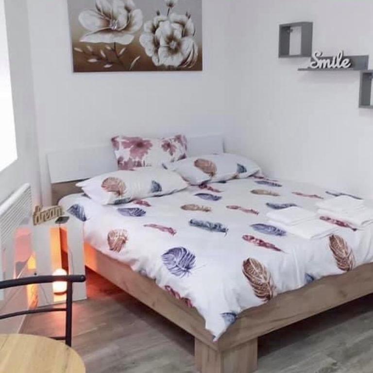Luna - One-Bedroom Apartment - 1