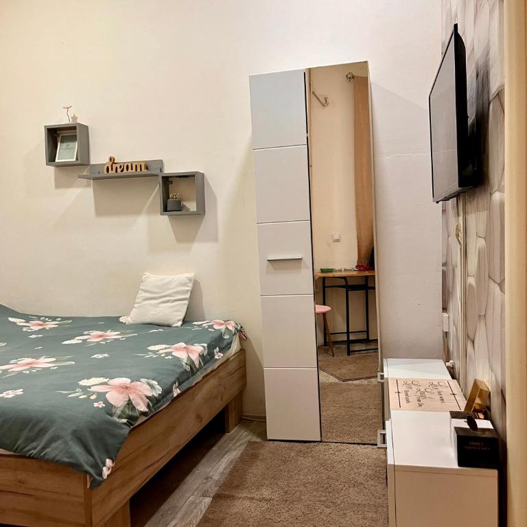 Luna - One-Bedroom Apartment - 5