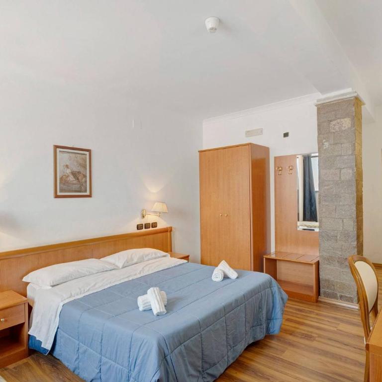 B&B H Pompeii Ruins - Large Double Room - 1