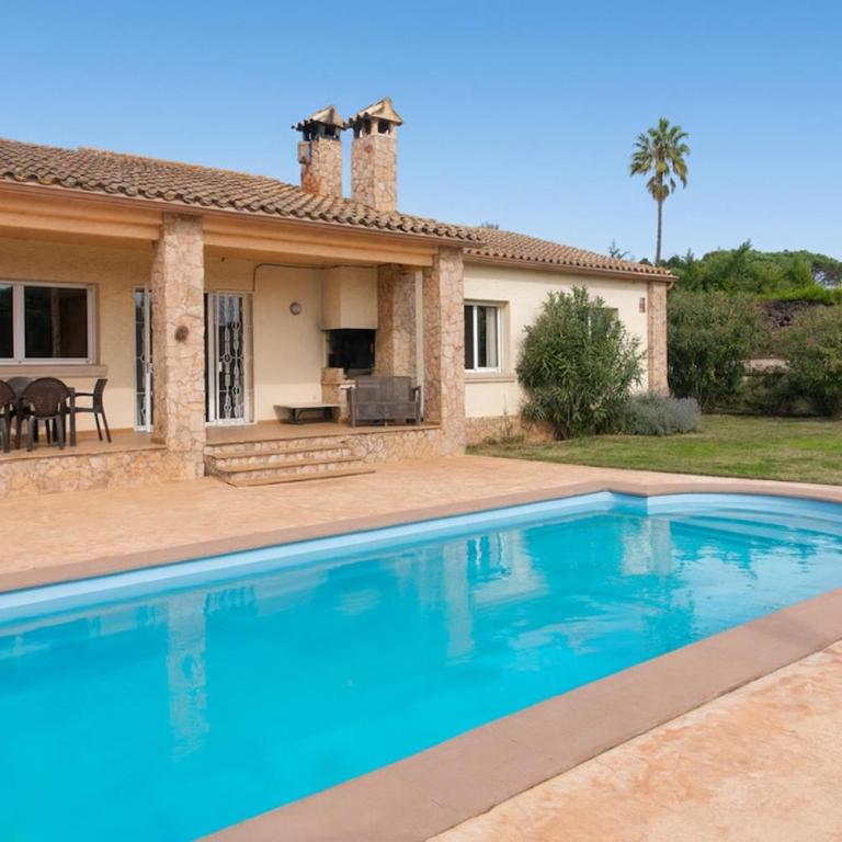 EMPORION PUIGSESFORQUES House in Calonge Spacious and bright - Three-Bedroom House - 3