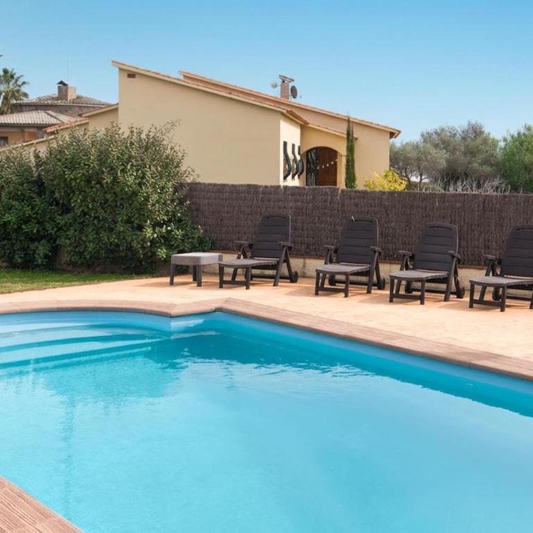 EMPORION PUIGSESFORQUES House in Calonge Spacious and bright - Three-Bedroom House - 4