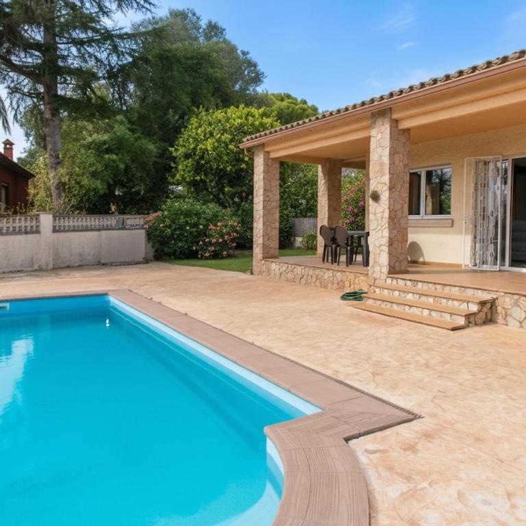 EMPORION PUIGSESFORQUES House in Calonge Spacious and bright - Three-Bedroom House - 6