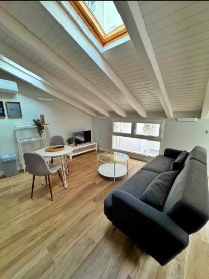 NIDOM-Loft Isturiz - Two-Bedroom Deluxe Apartment - 3