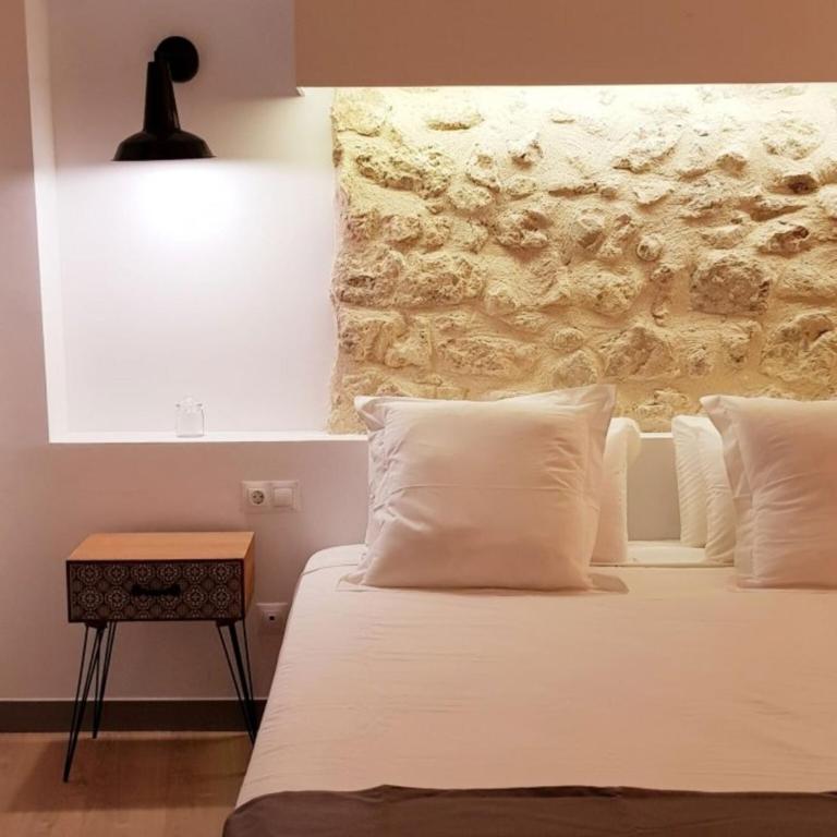 Deluxe Apartment with Jacuzzy - Two-Bedroom Apartment - 12