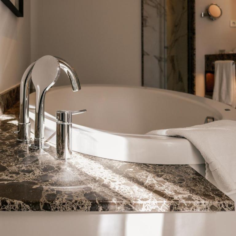 Hospes Puerta de Alcalá, a Member of Design Hotels - Suite - 2