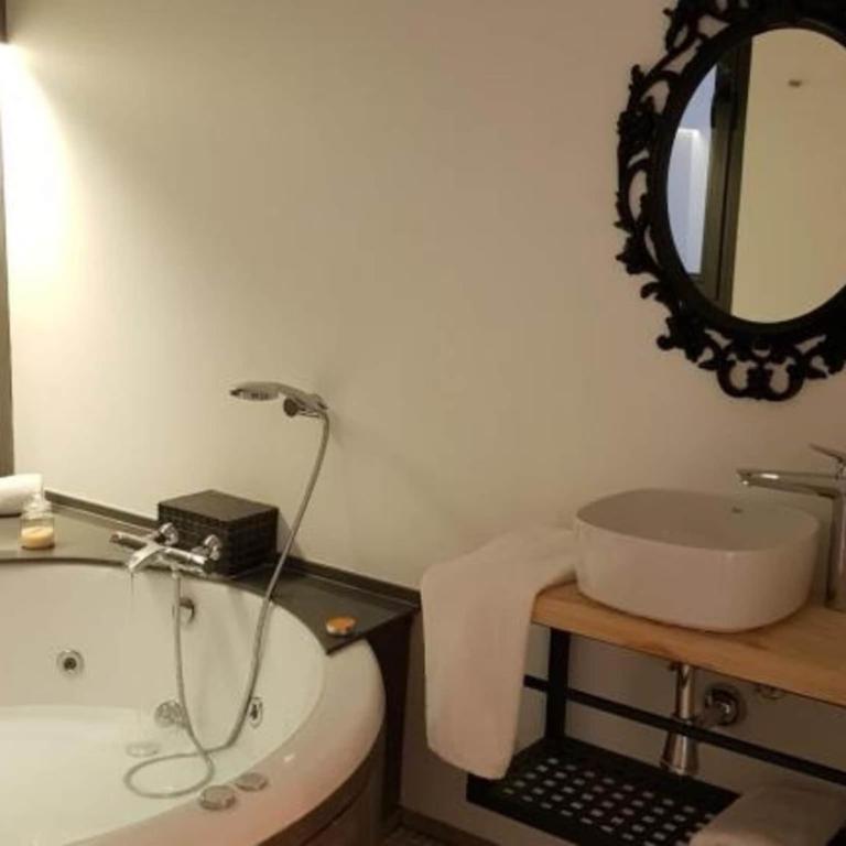 Deluxe Apartment with Jacuzzy - Two-Bedroom Apartment - 18