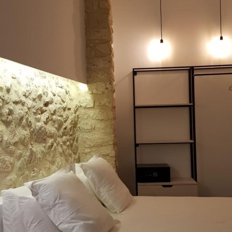 Deluxe Apartment with Jacuzzy - Two-Bedroom Apartment - 13