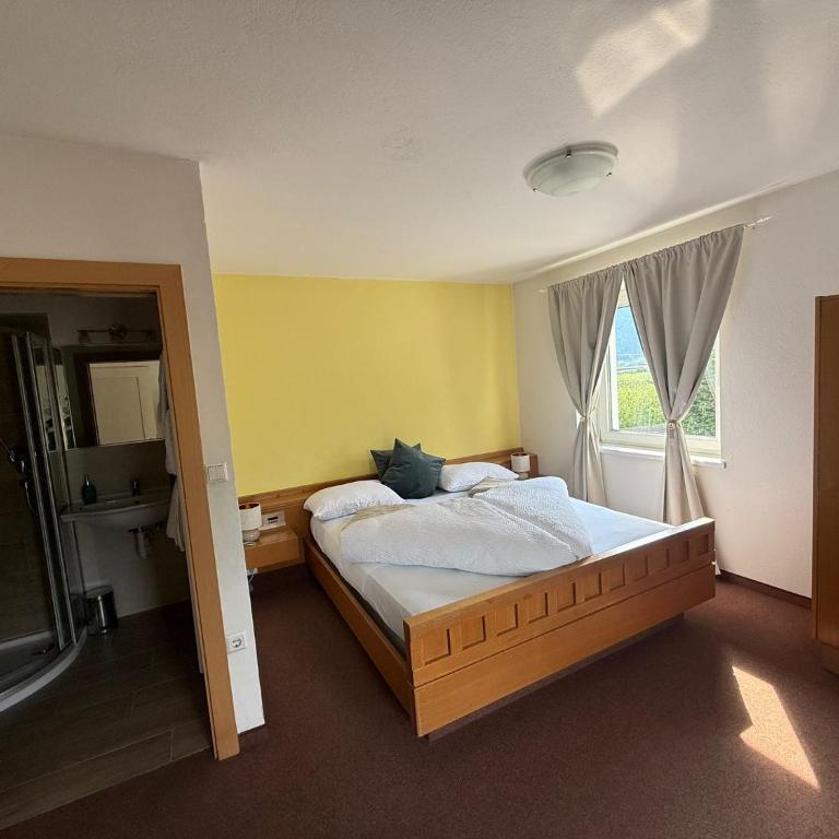 Hotel Mondschein - Doppelzimmer mit Balkon - 2