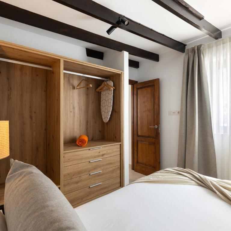 Roseta 1 by Escape Home - Two-Bedroom Apartment with Terrace - 18