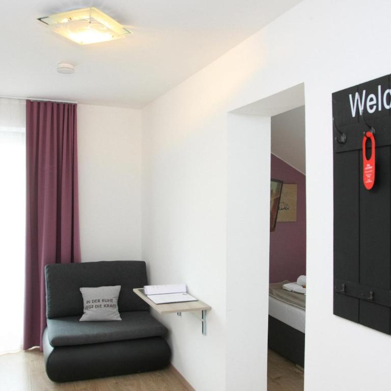 Lake and Cityhotel Edelweiss - self Check in - Comfort Doppelzimmer mit Balkon - 3