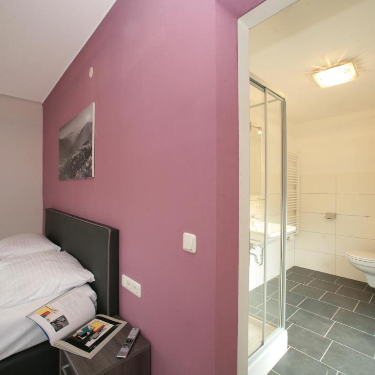 Lake and Cityhotel Edelweiss - self Check in - Standard Doppelzimmer mit Balkon - 4
