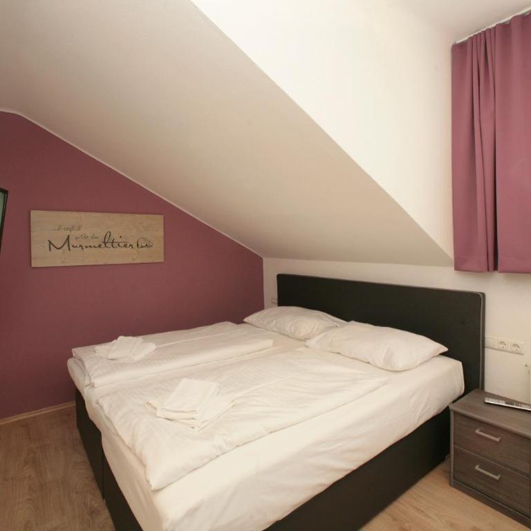 Lake and Cityhotel Edelweiss - self Check in - Comfort Doppelzimmer mit Balkon - 4