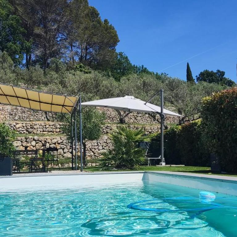 Villa Maya Blanca entre côte d́́́ Azur et gorges du Verdon et recharge voiture électrique - Studio - Vue sur Piscine - 4