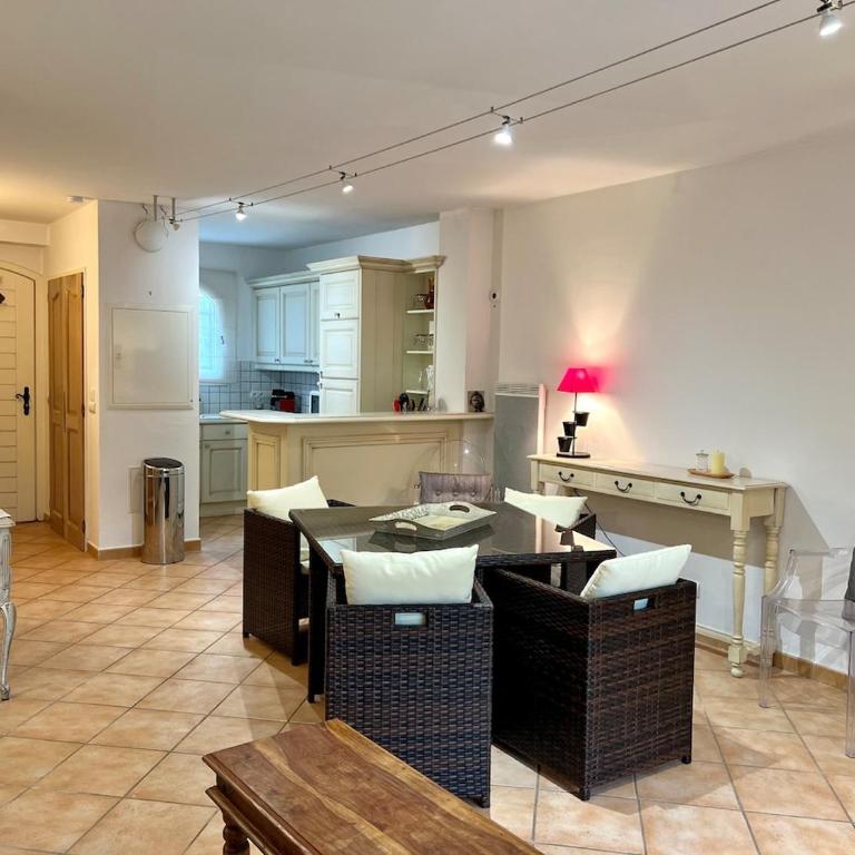 Maison Pont Royal l 6 pers l Pisc l Jardin l Golf - Maison 2 Chambres - 5