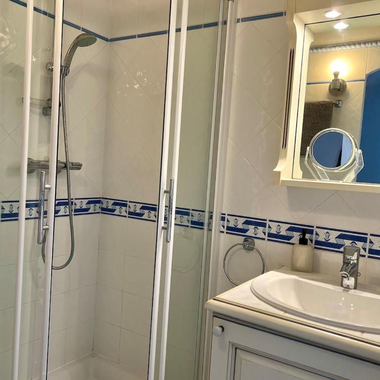 Maison Pont Royal l 6 pers l Pisc l Jardin l Golf - Maison 2 Chambres - 8