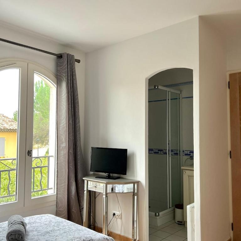 Maison Pont Royal l 6 pers l Pisc l Jardin l Golf - Maison 2 Chambres - 17