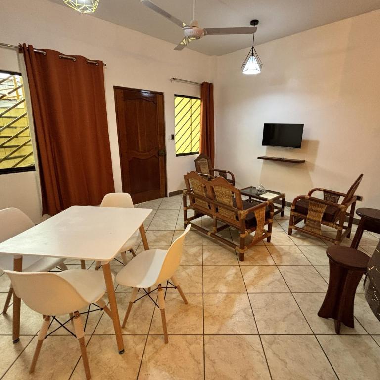 Maynas 100 - Apartamento 2do piso - 1 cdra de la Municipalidad - Calle Brasil 1005 - Apartamento Estándar - 9