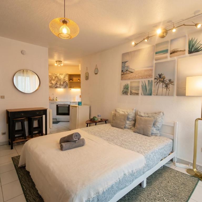 Airkeys Le Galice - Idéal Couple en Escapade Aix Culture & Détente - Terrasse Privée - Calme - Parking GRATUIT - Bastide Cézanne en face - Centre Aix 15min à pied - WIFI HD - Climatisation - Studio - 3