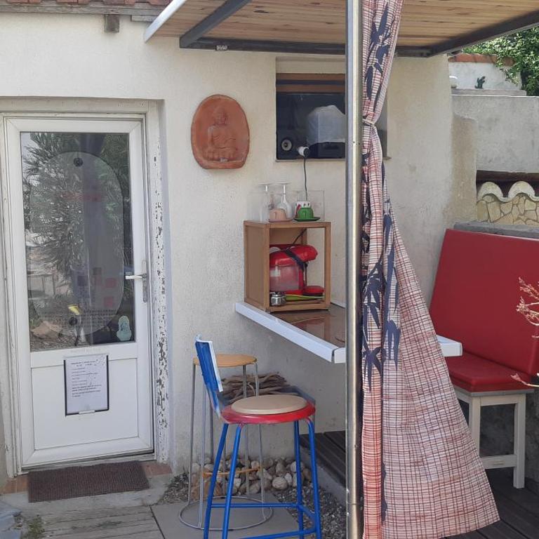 HAUT DE VILLA au MONT ST CLAIR VUE EXCEPTIONNELLE MER et FORÊT terrasses, piscine, pétanque, solarium privés - Appartement 1 Chambre - 47
